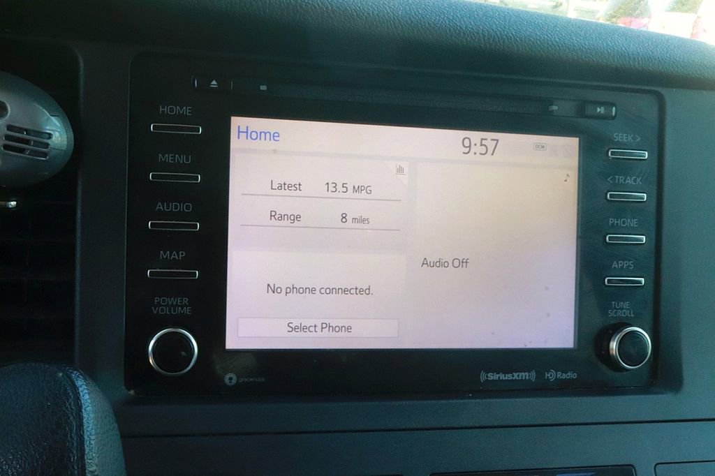 Used 2020 Toyota Sienna LE FWD image 27
