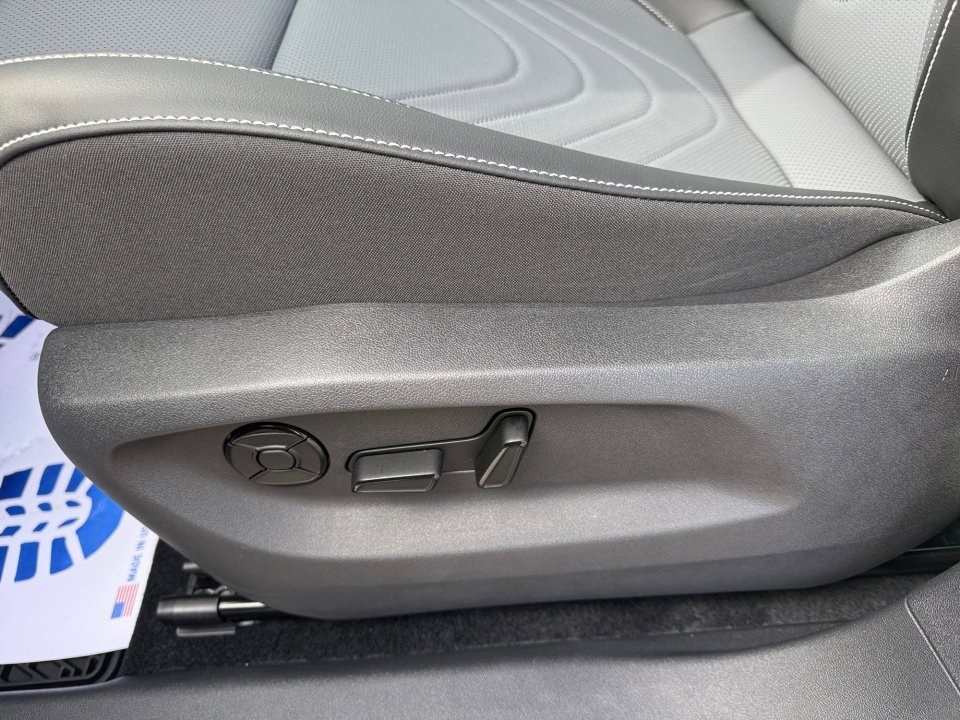 New 2026 Volkswagen Tiguan SE R-Line image 30