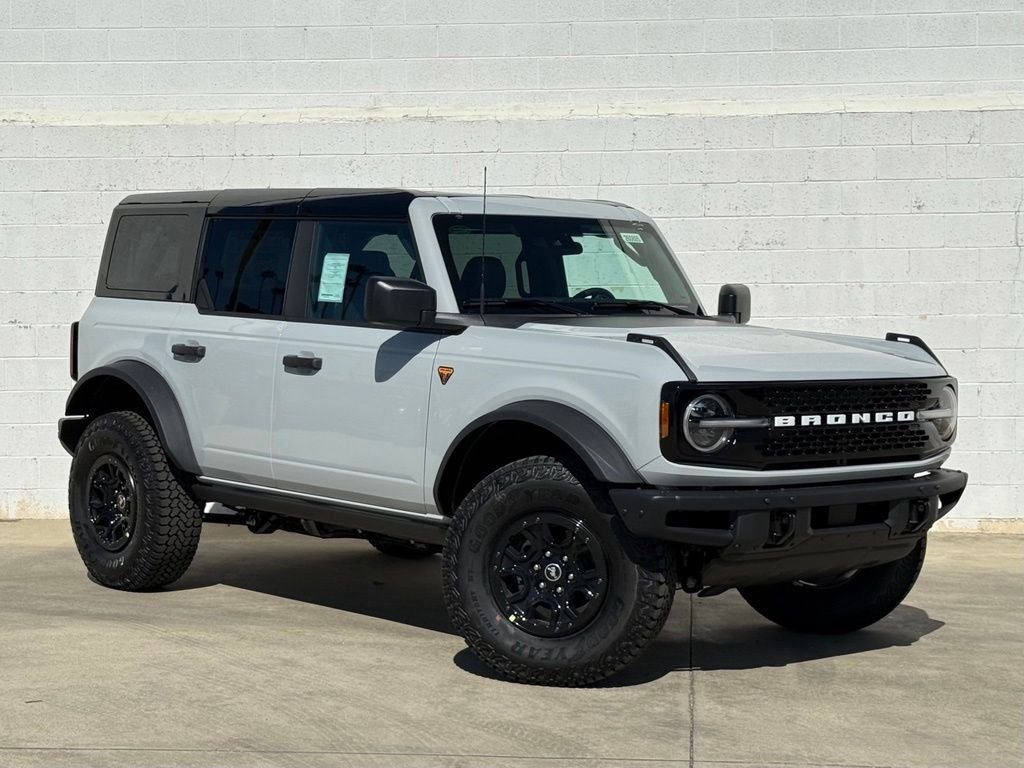 New 2026 Ford Bronco Badlands w/ Sasquatch Package