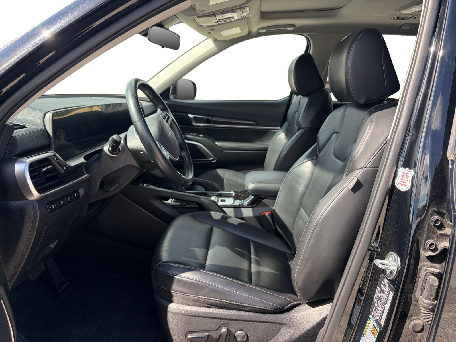 Used 2025 Kia Telluride S FWD image 11