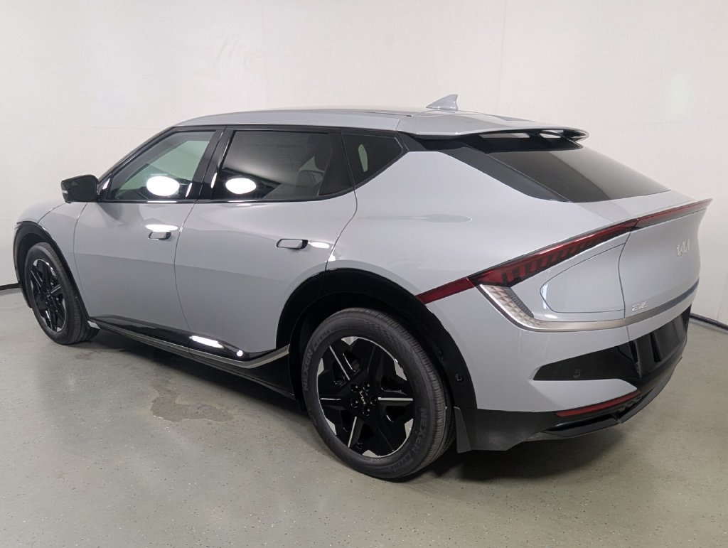 New 2026 Kia EV6 Wind RWD image 5