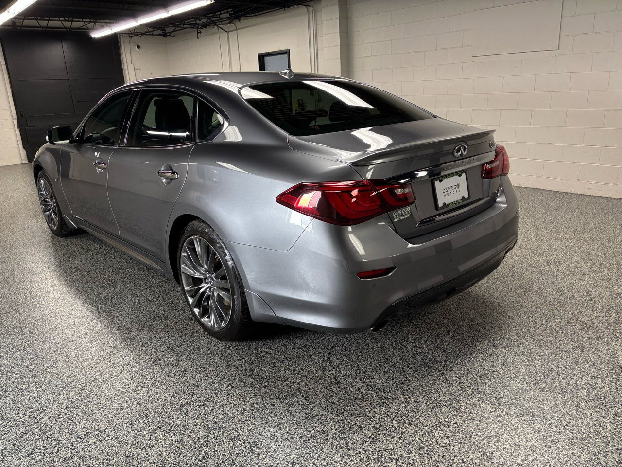 Used 2018 INFINITI Q70 L 3.7 image 6