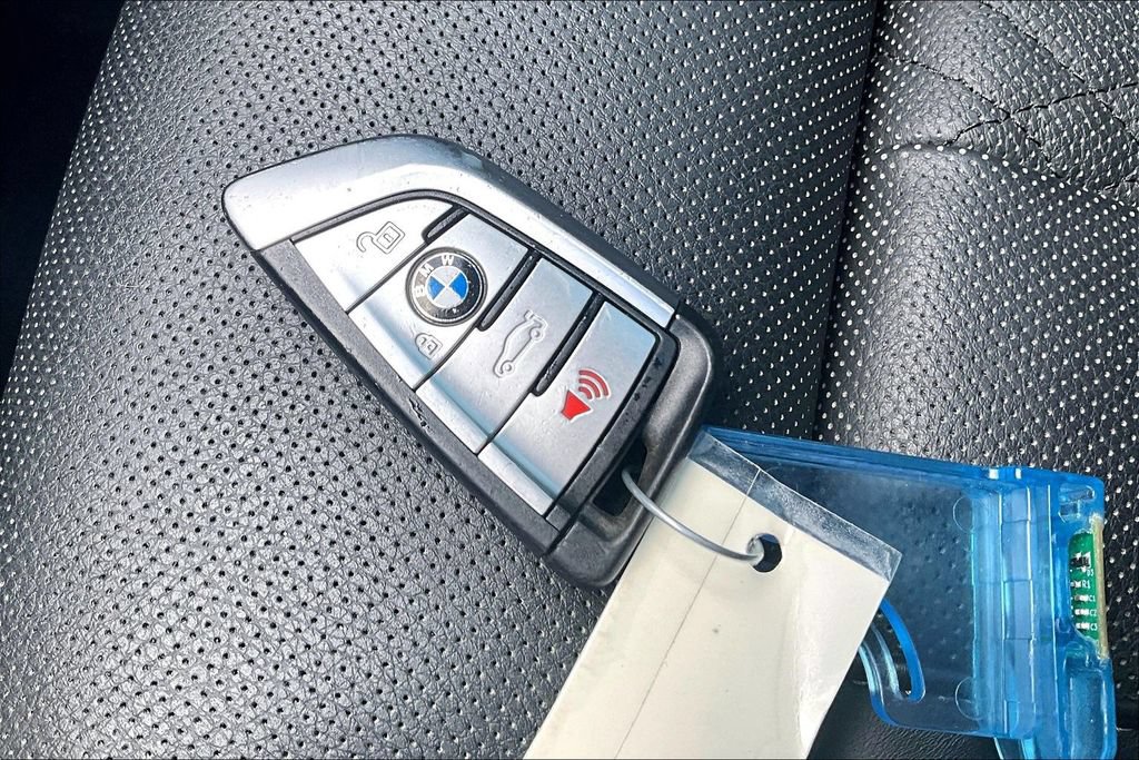 Used 2022 BMW M550i xDrive AWD/4WD image 35