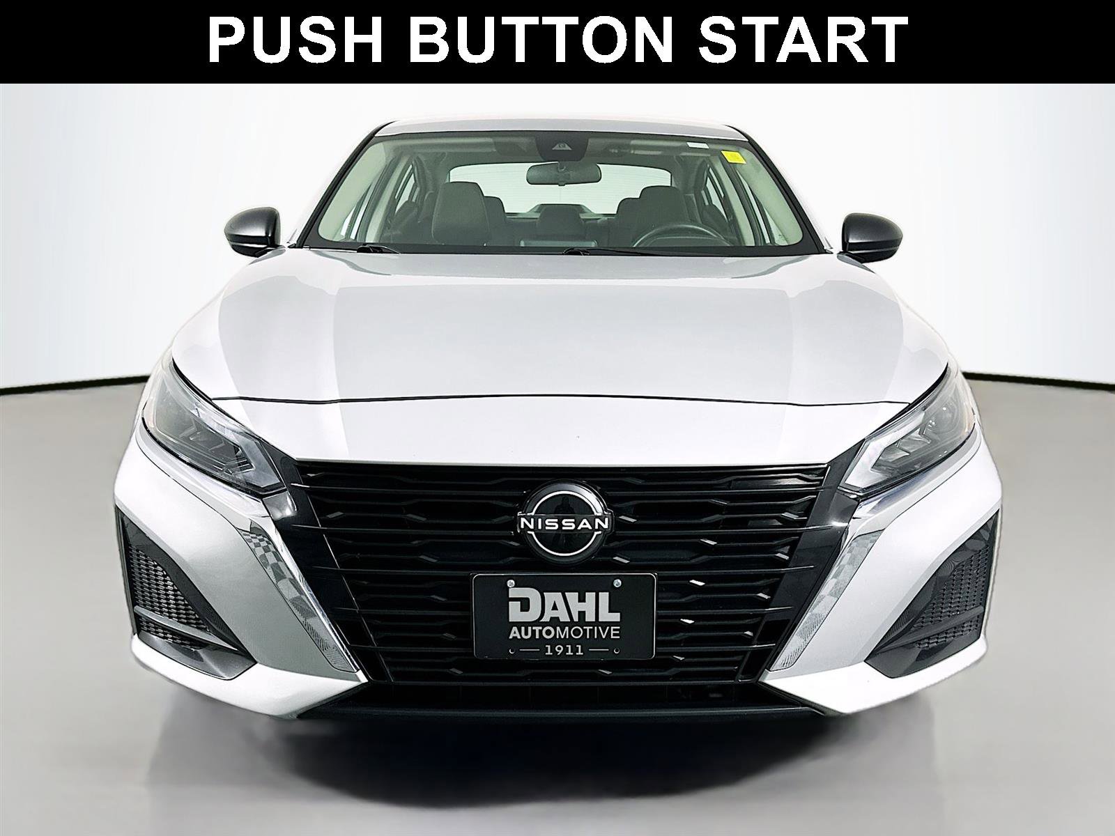 Used 2024 Nissan Altima 2.5 SV image 2