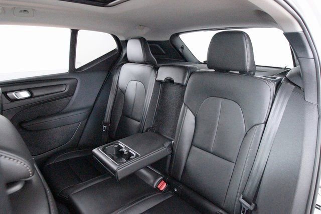 Certified 2025 Volvo XC40 B5 Core image 24
