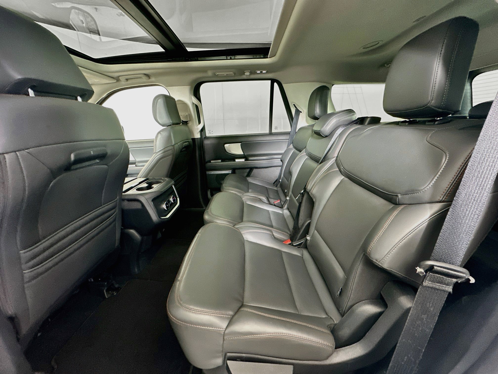 Used 2025 Ford Expedition Active AWD/4WD image 30