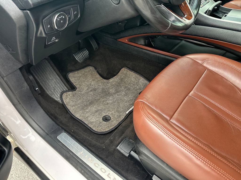 Used 2020 Lincoln MKZ Reserve FWD image 18