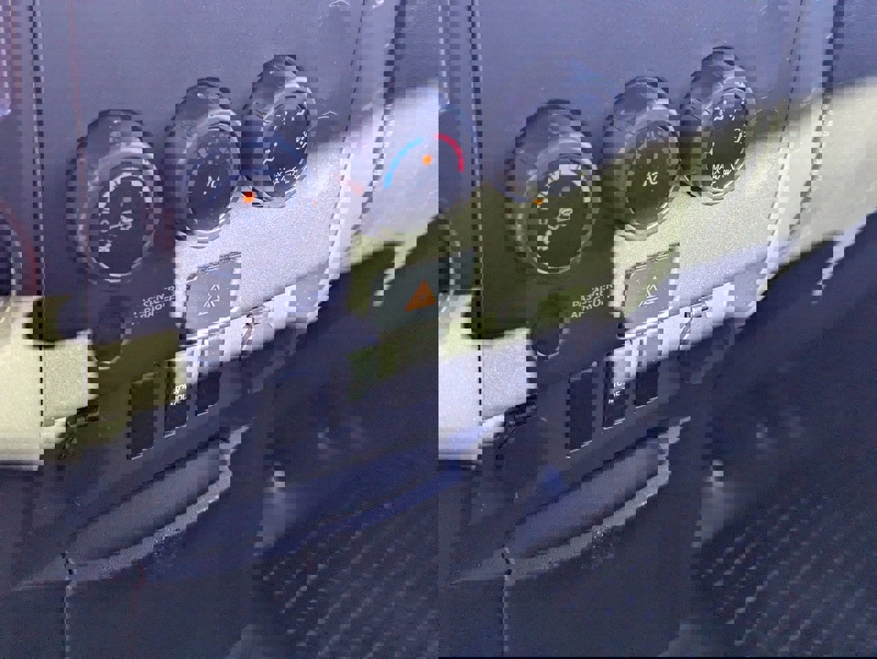 Used 2015 Nissan Titan S image 24