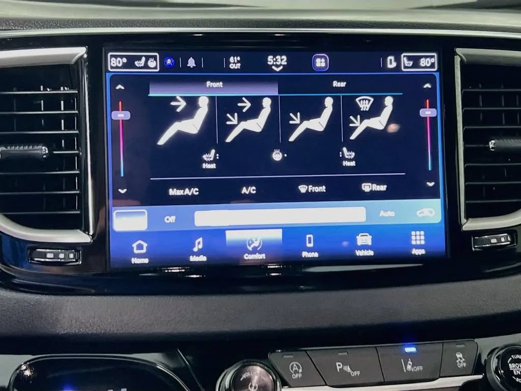 Used 2026 Chrysler Pacifica Select FWD image 16
