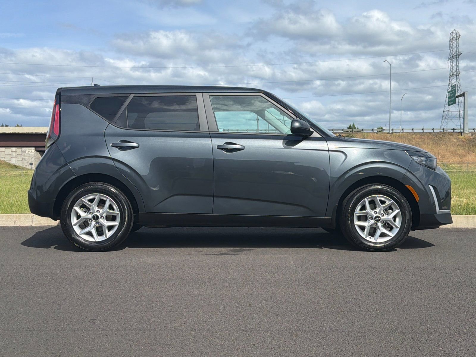 Used 2024 Kia Soul LX w/ Option Group 015 FWD image 2