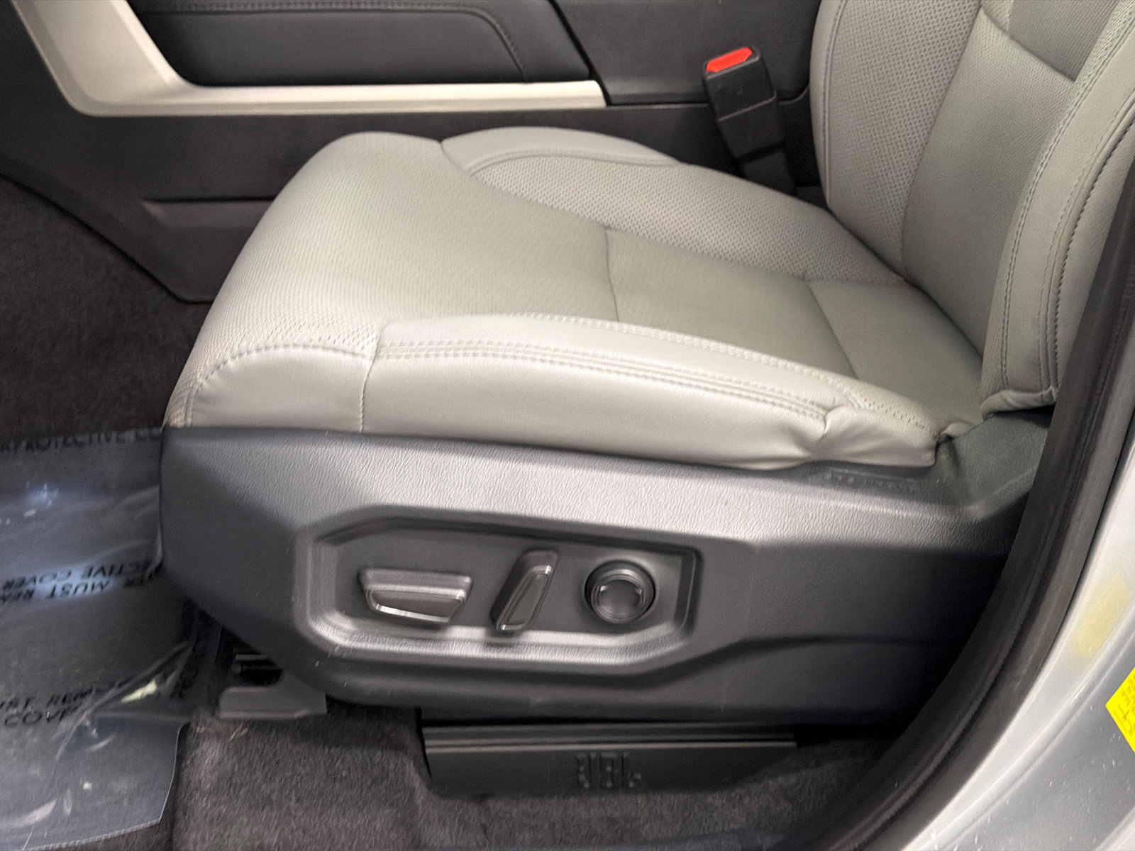 Used 2025 Toyota Tundra Limited AWD/4WD image 14