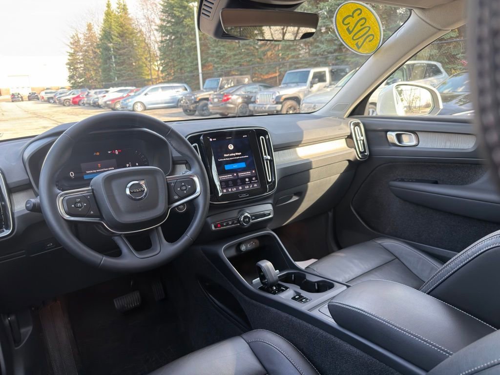 Used 2023 Volvo XC40 B5 Core w/ Convenience Package AWD/4WD image 8
