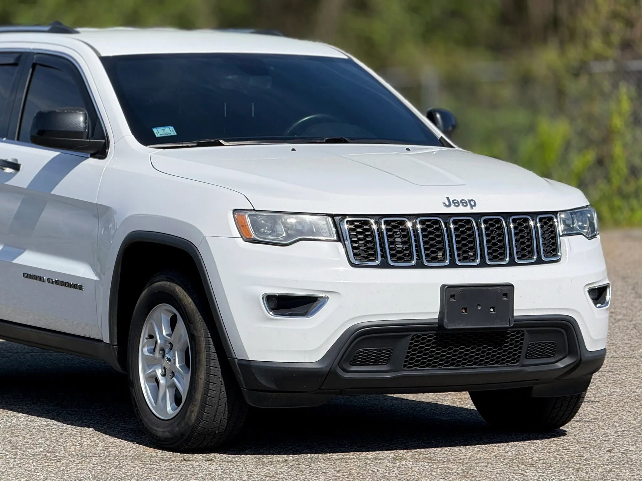 Used 2017 Jeep Grand Cherokee Laredo w/ Quick Order Package 23E AWD/4WD image 15
