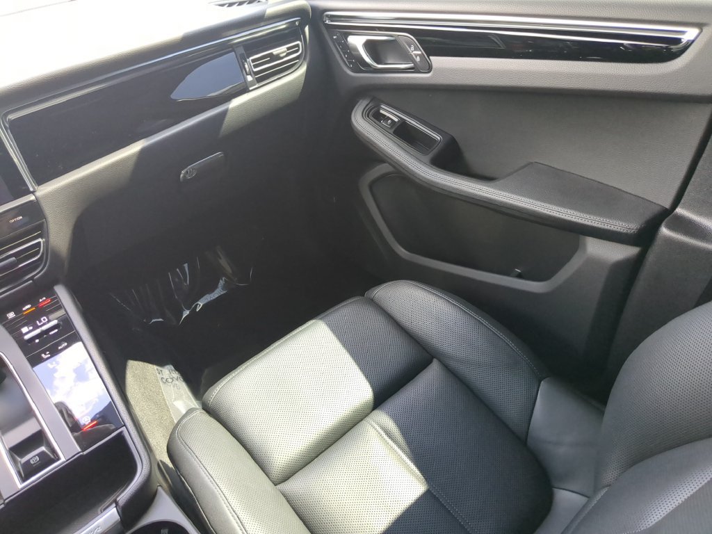 Used 2022 Porsche Macan AWD/4WD image 15