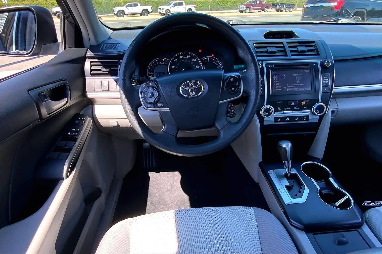 Used 2014 Toyota Camry LE FWD image 5