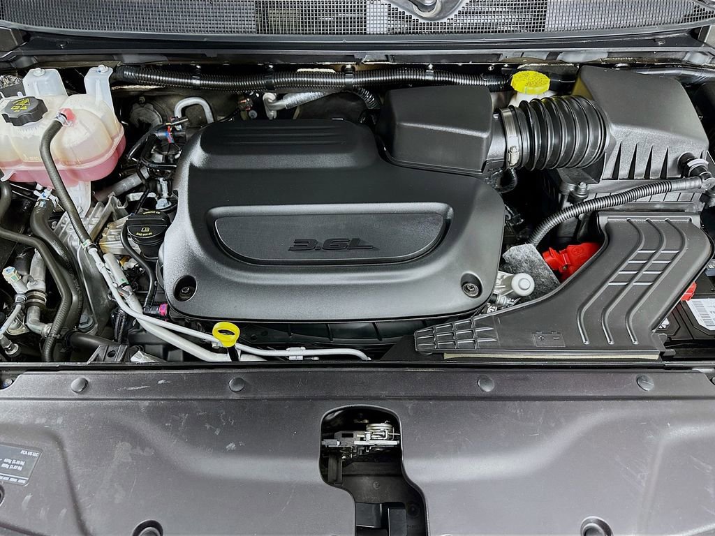 Certified 2024 Chrysler Pacifica Touring-L image 40