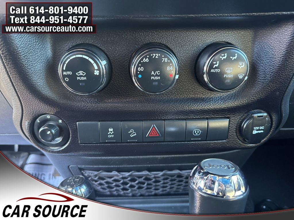 Used 2018 Jeep Wrangler Sahara w/ Connectivity Group image 24