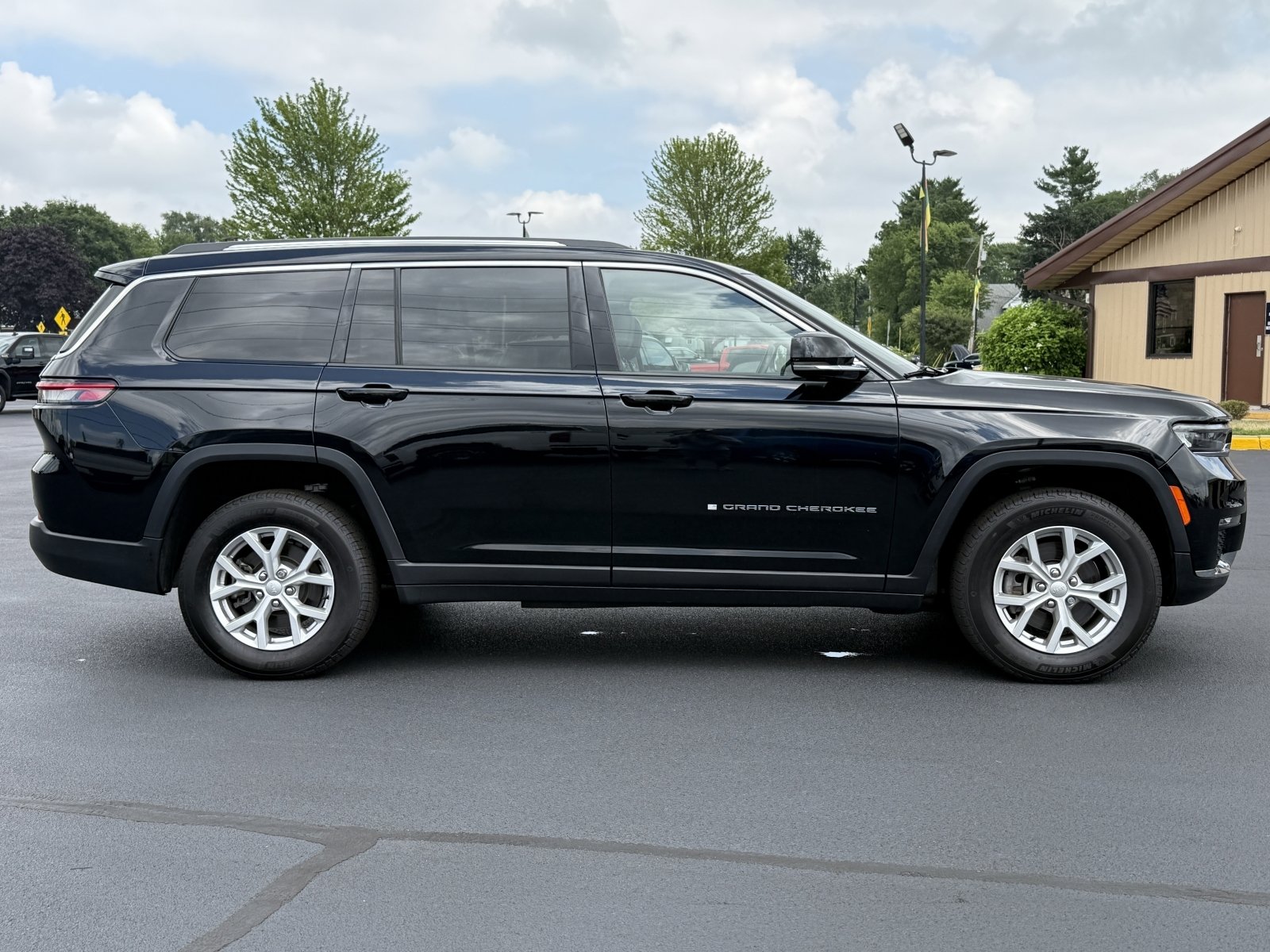 Used 2021 Jeep Grand Cherokee L Limited image 9
