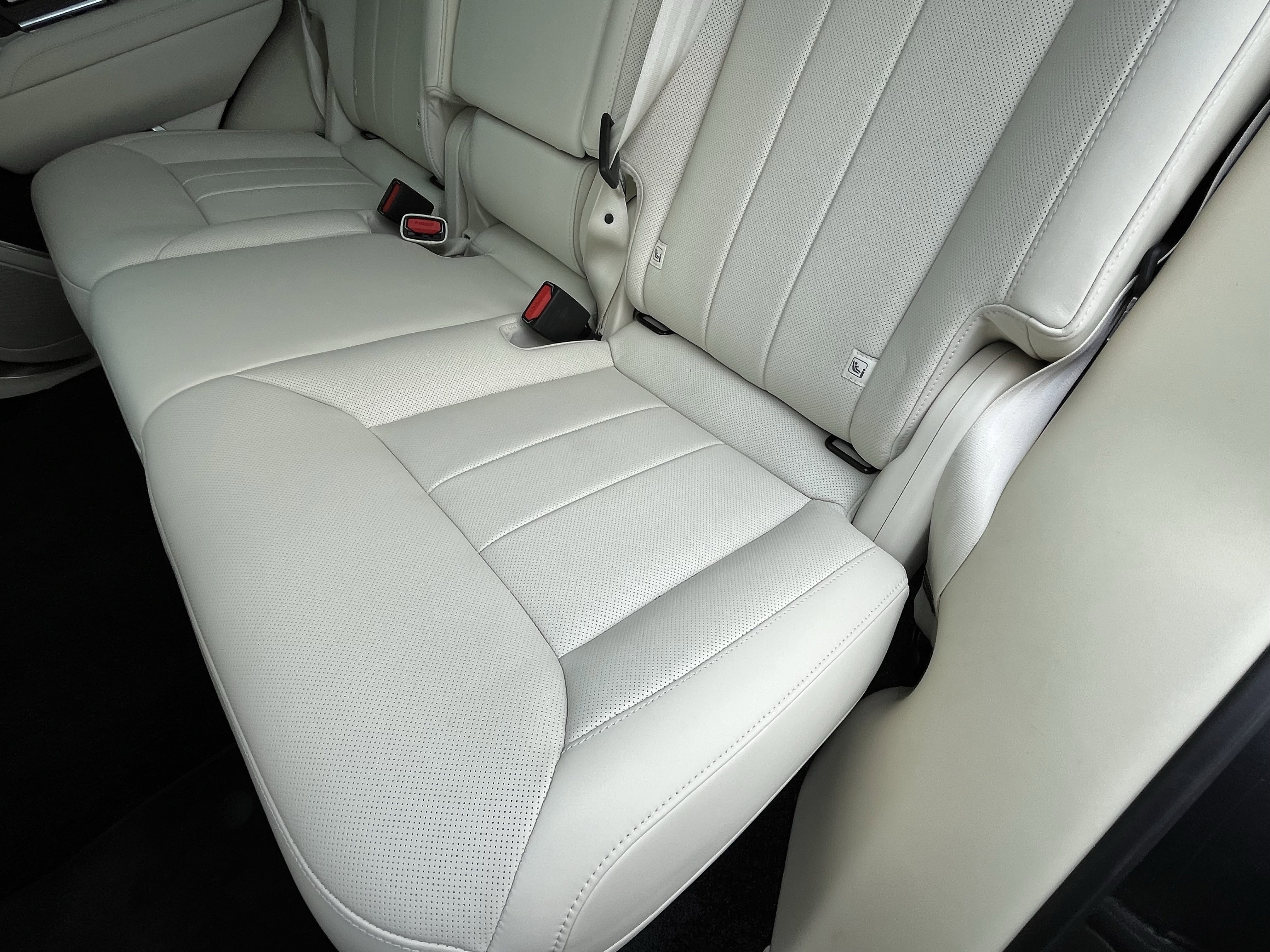 Used 2025 Land Rover Range Rover SE AWD/4WD image 30