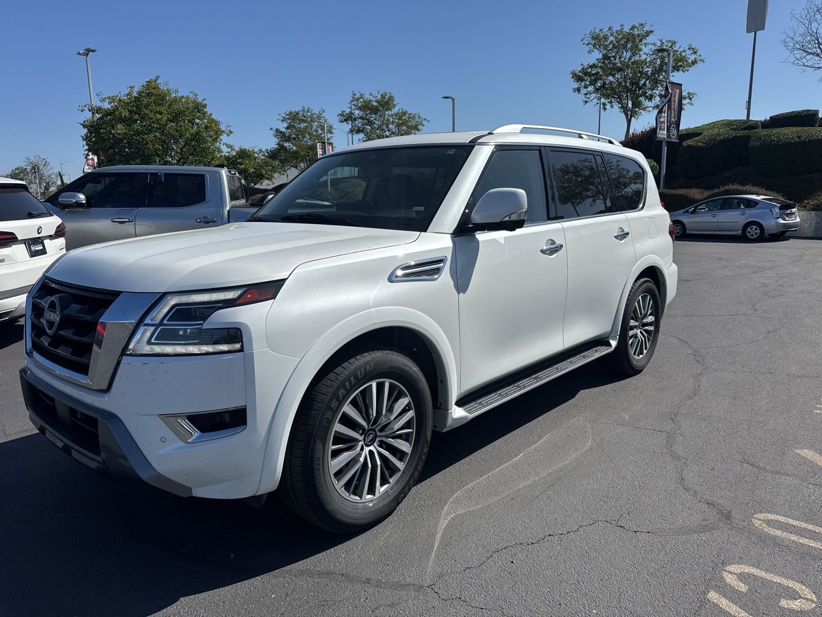 Used 2024 Nissan Armada SL w/ Captain's Chairs Package RWD image 3