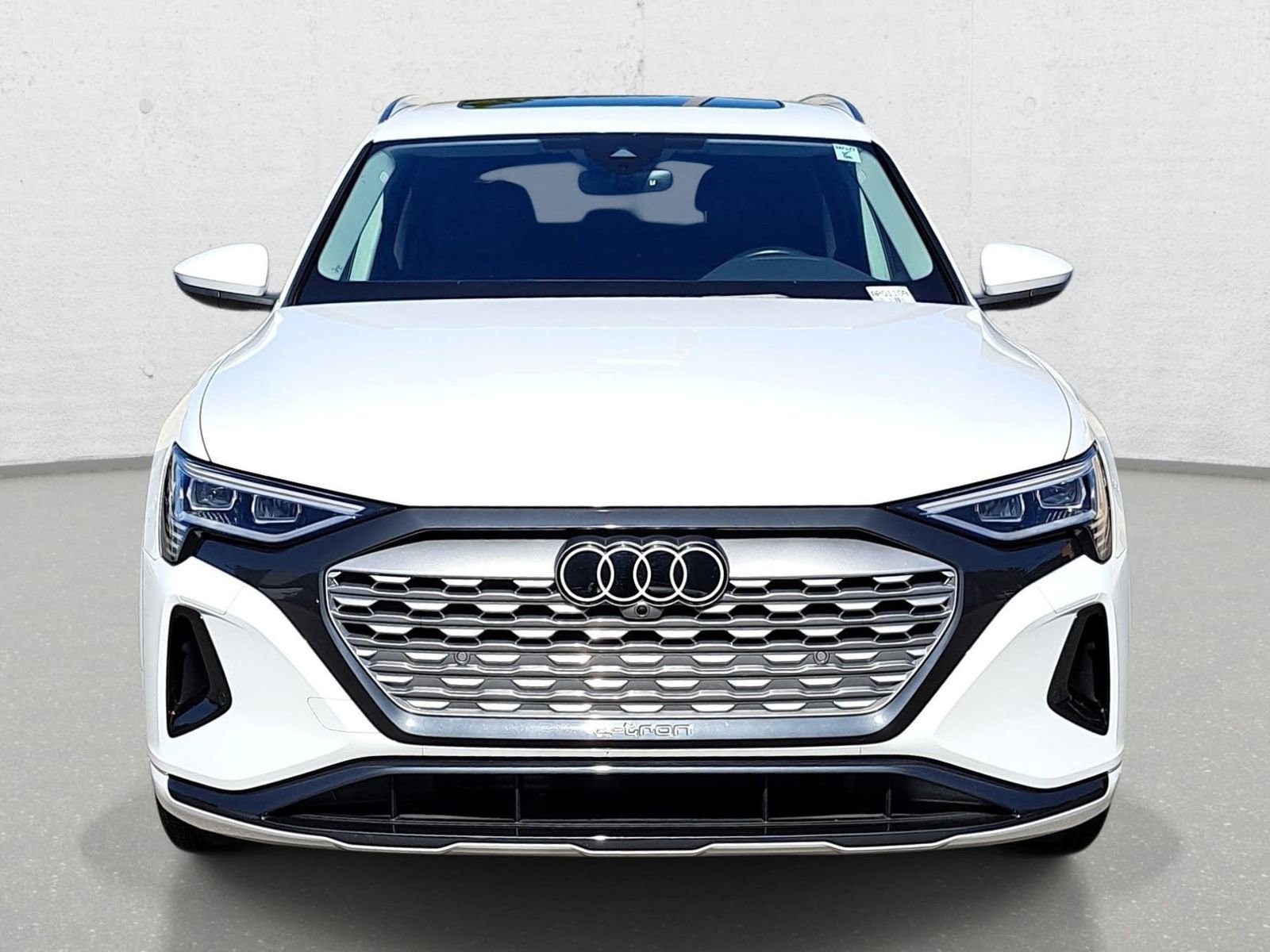 Used 2024 Audi Q8 e-tron Premium AWD/4WD image 2