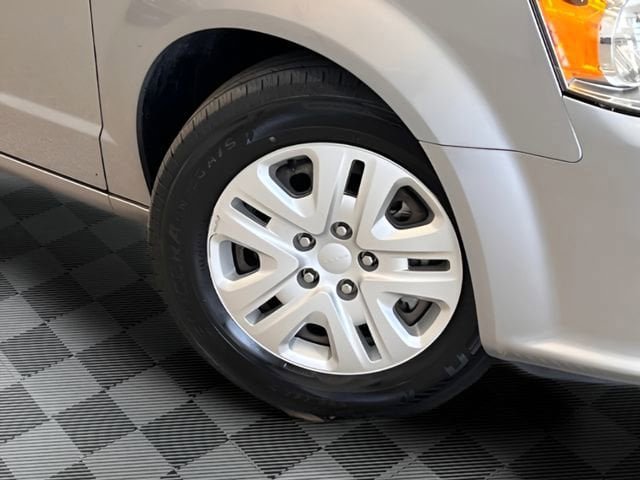 Used 2018 Dodge Grand Caravan SE w/ UConnect Hands-Free Group FWD image 30
