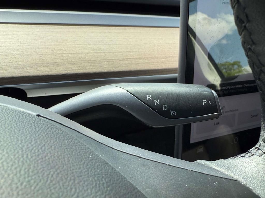 Used 2022 Tesla Model Y Long Range image 23