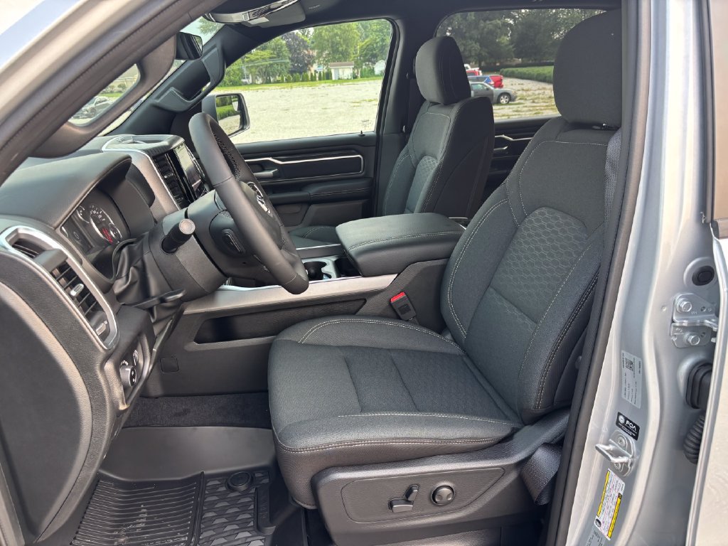 Used 2026 RAM 1500 Big Horn AWD/4WD image 3