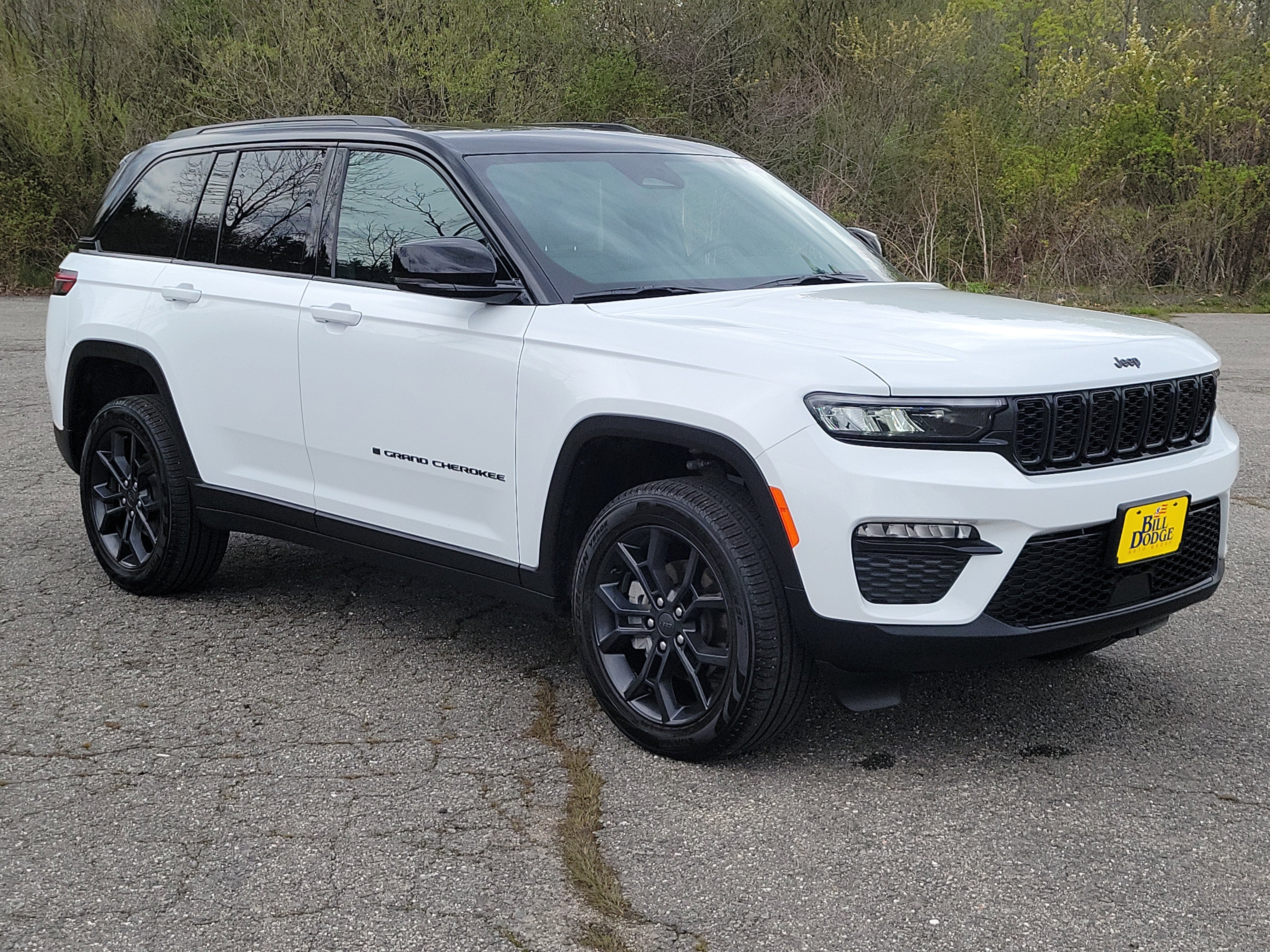 Used 2025 Jeep Grand Cherokee Limited AWD/4WD image 3