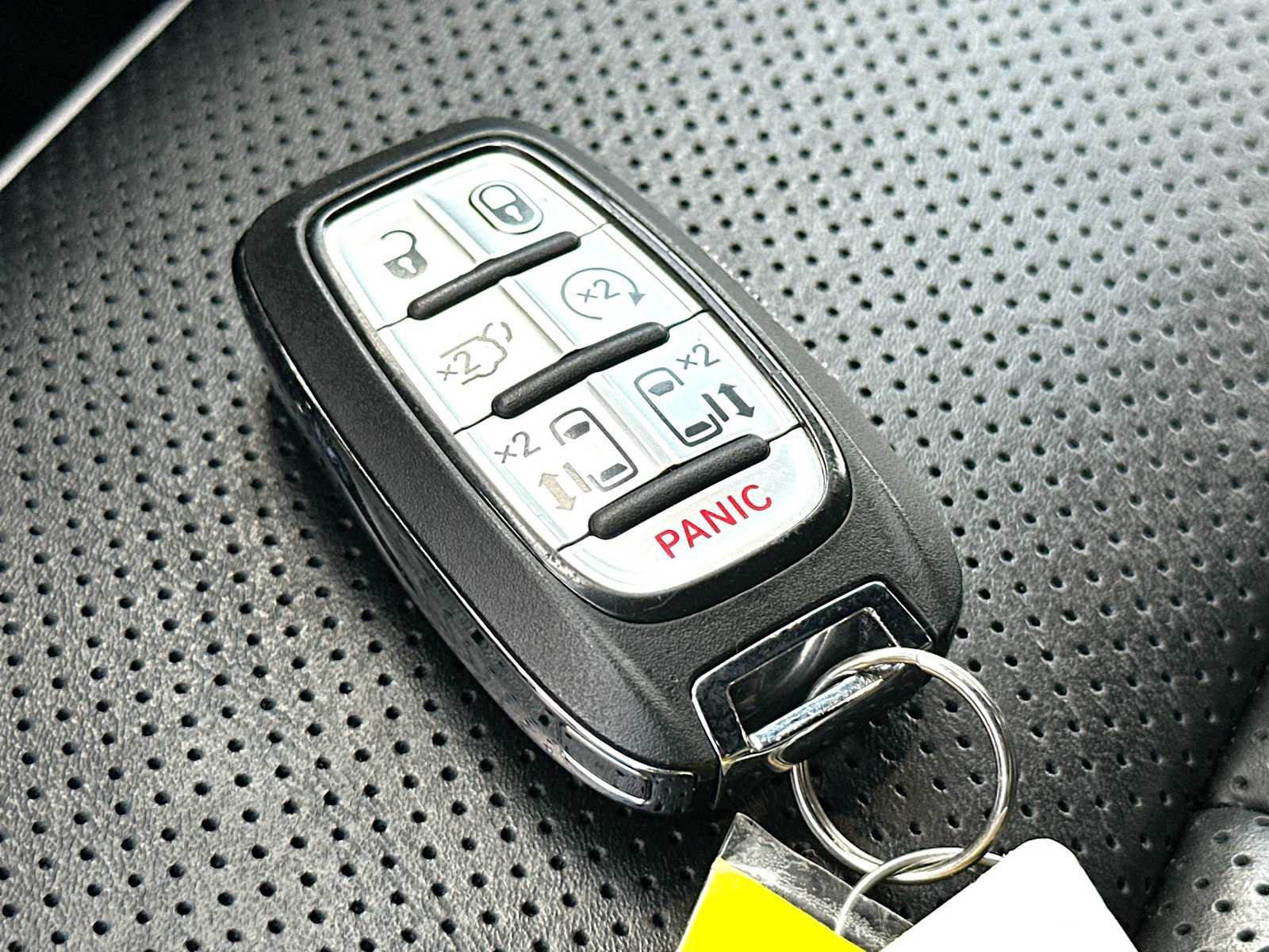 Used 2025 Chrysler Pacifica Limited FWD image 29