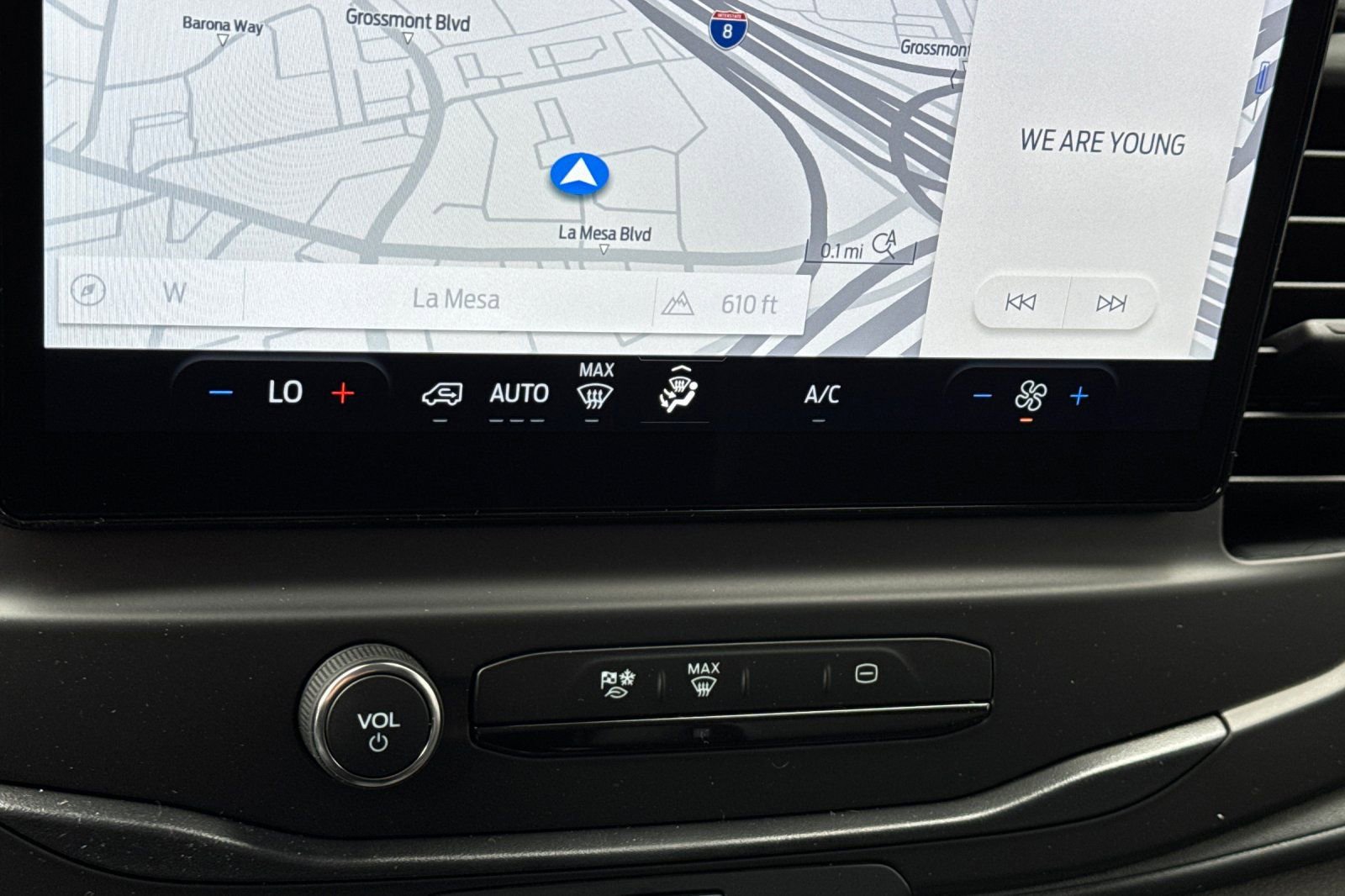 New 2025 Ford E-Transit 148 Medium Roof w/ Load Area Protection Package image 20