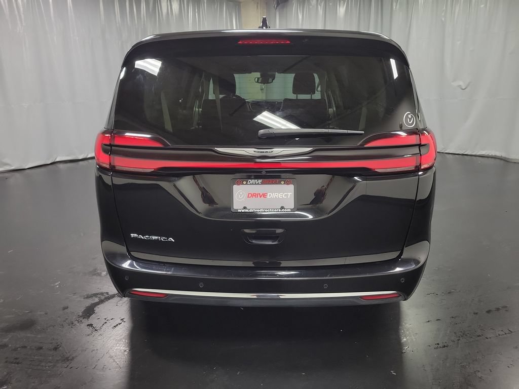 Used 2024 Chrysler Pacifica Touring-L FWD image 7