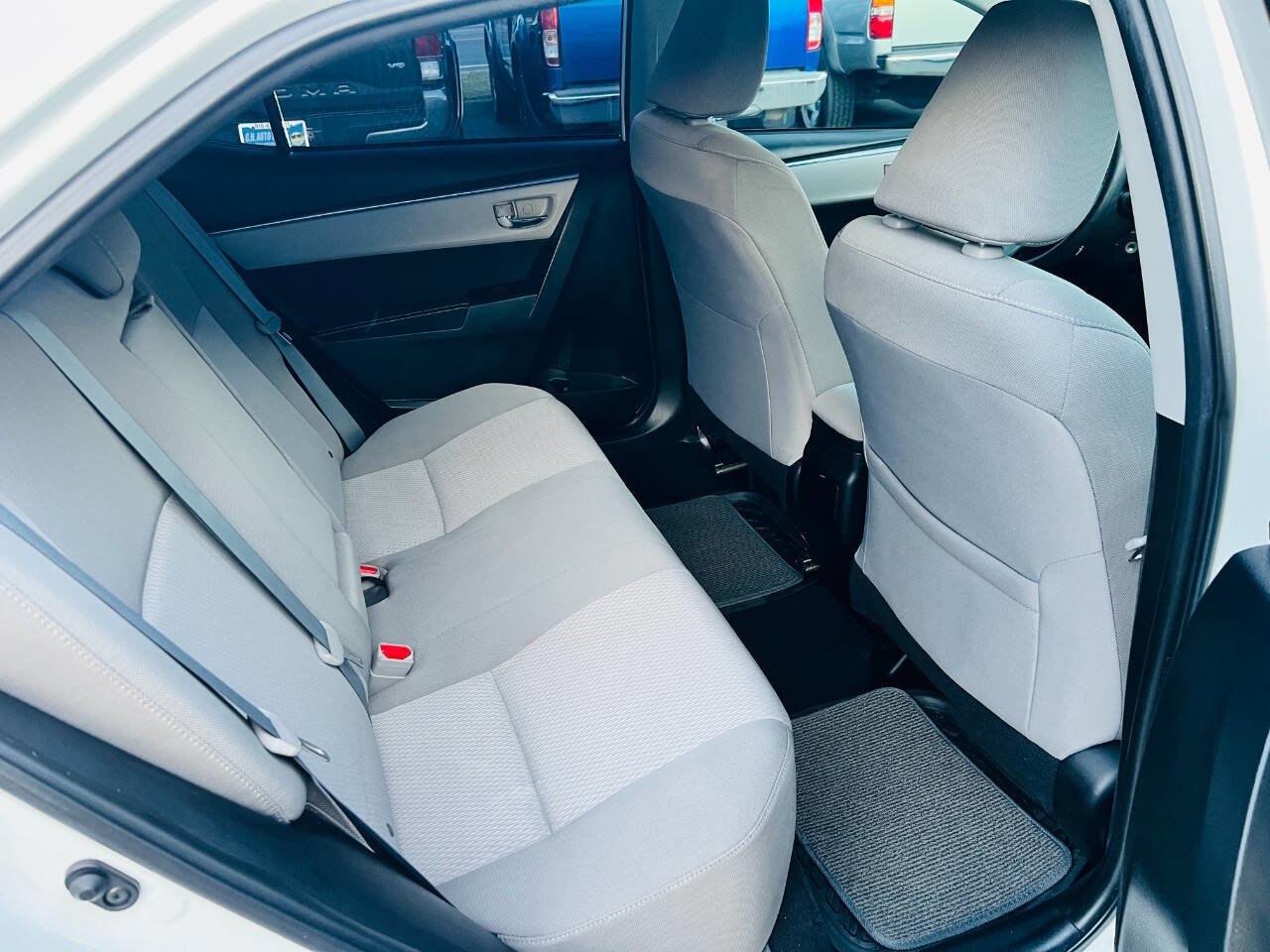 Used 2015 Toyota Corolla LE FWD image 16