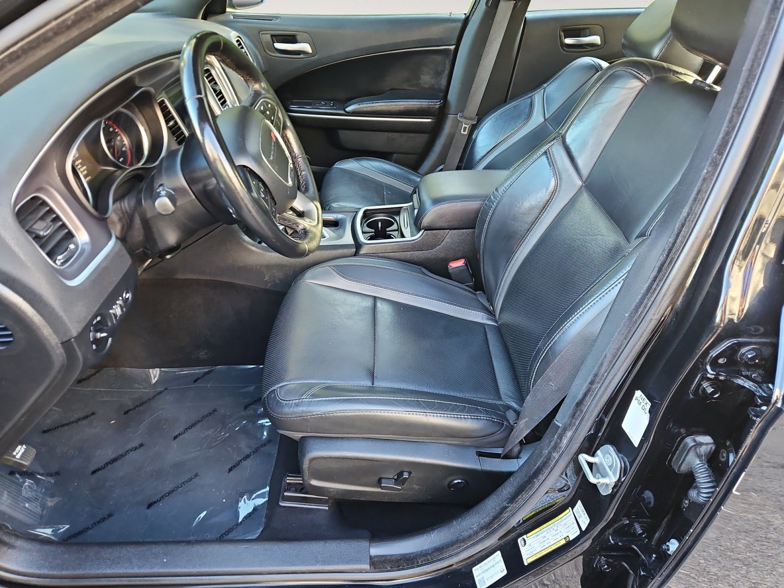Used 2020 Dodge Charger SXT w/ Leather Interior Group RWD image 9