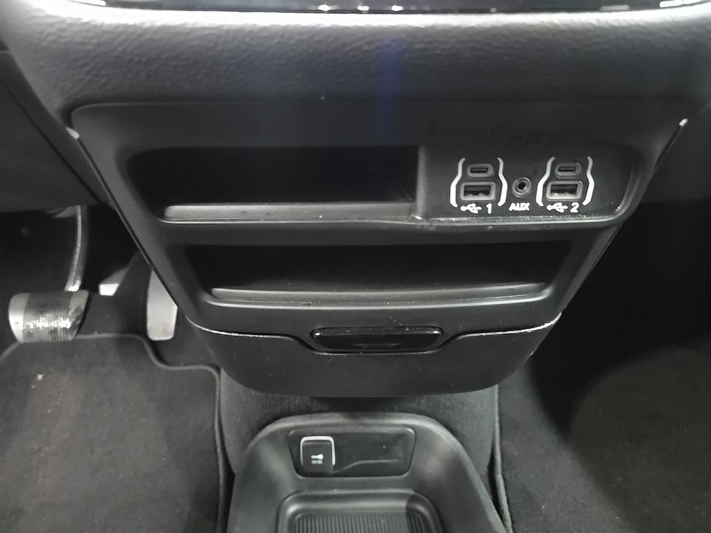 Used 2024 Chrysler Pacifica Limited FWD image 39