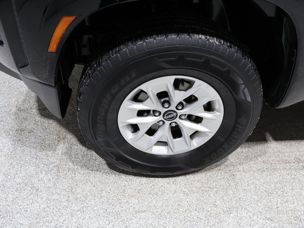 Used 2024 Nissan Frontier SV image 15