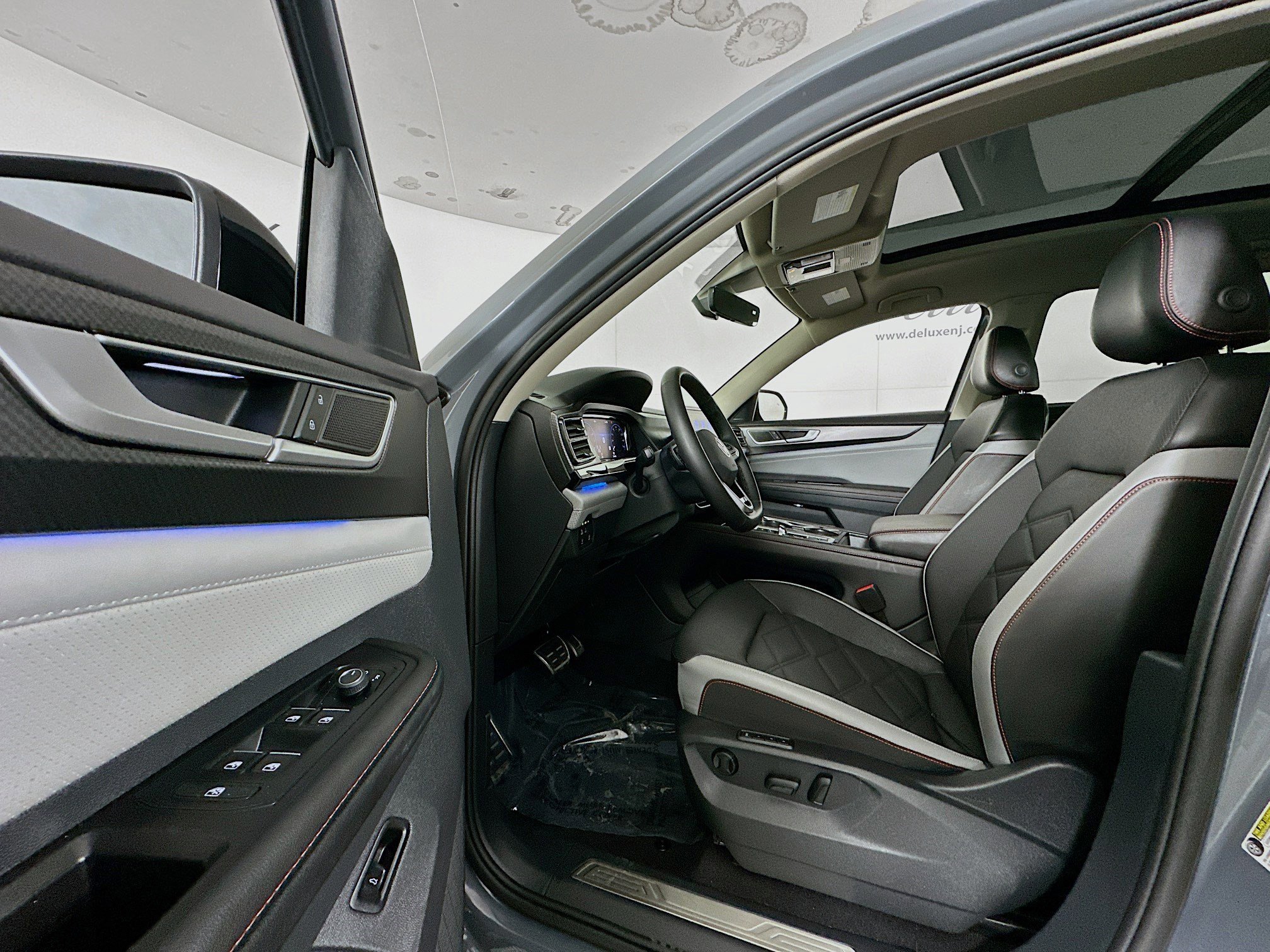 Used 2024 Volkswagen Atlas Peak Edition SEL image 20