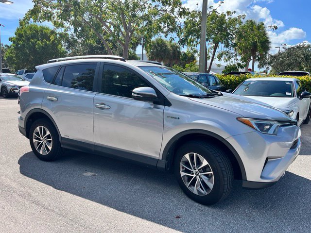 Used 2018 Toyota RAV4 LE AWD/4WD image 1