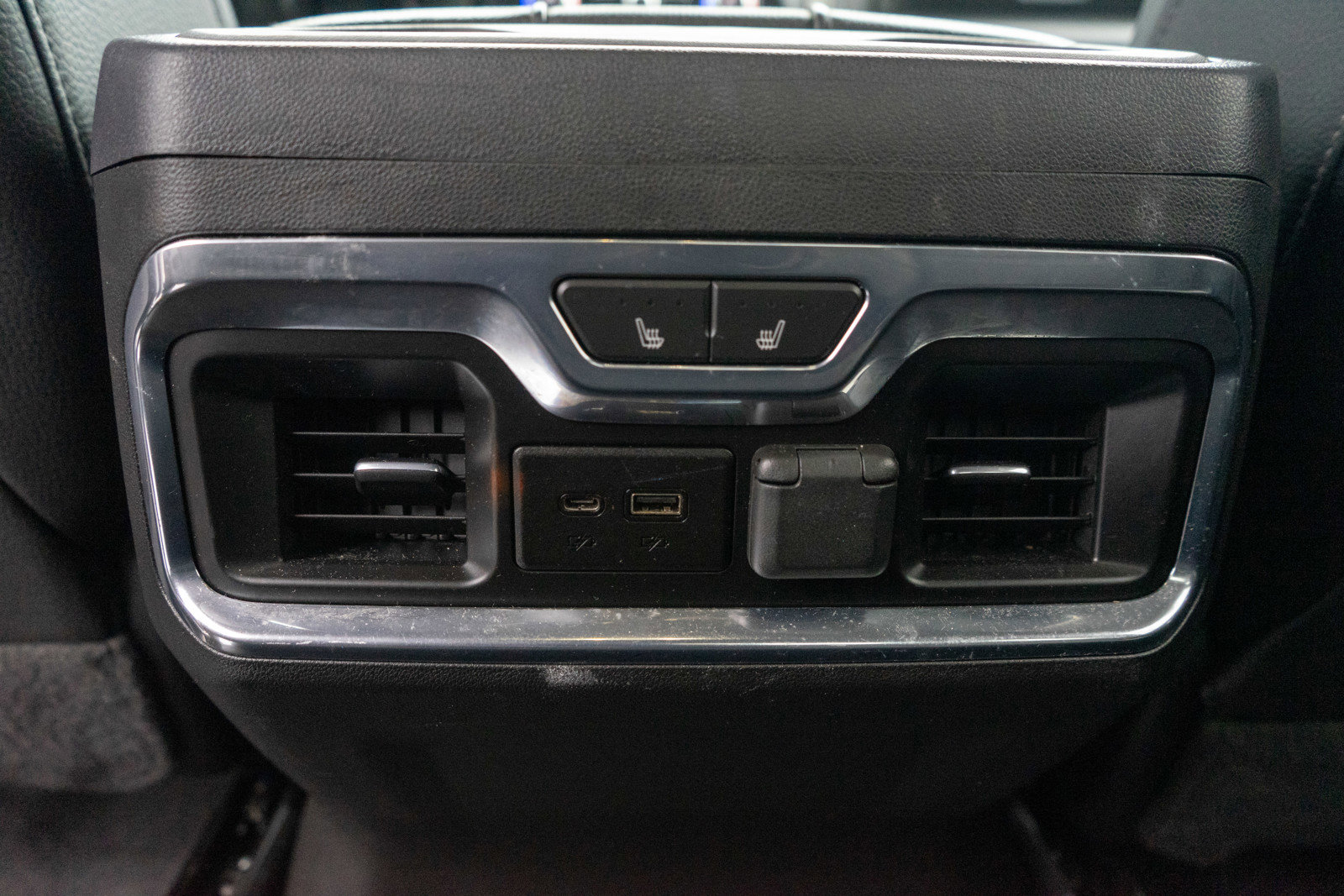 Used 2022 GMC Sierra 3500 Denali w/ Denali Ultimate Package image 27