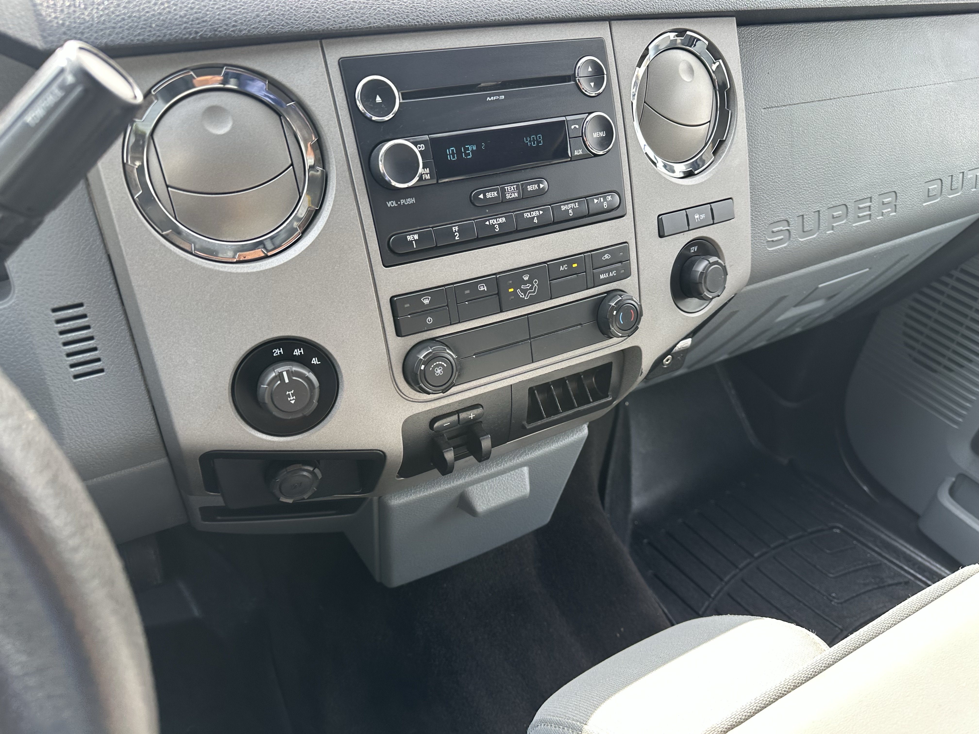 Used 2016 Ford F250 XLT w/ Camper Package AWD/4WD image 3