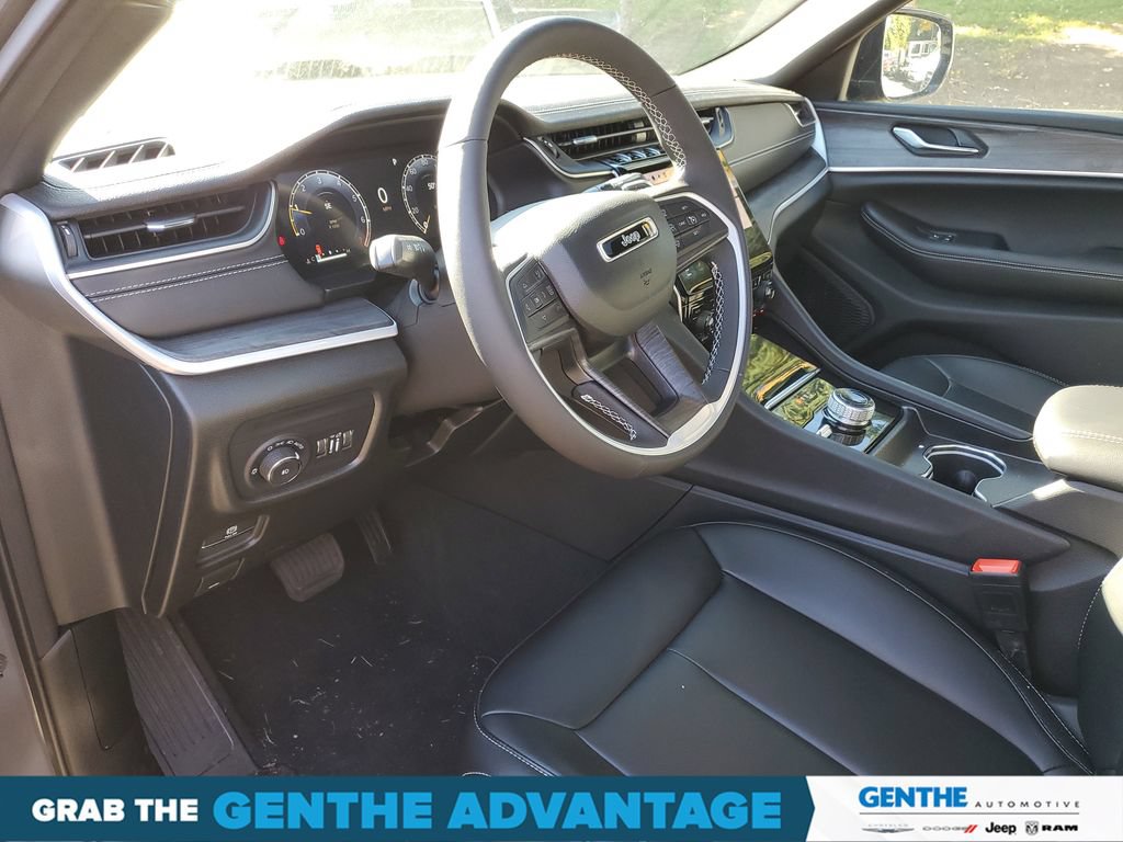 Certified 2024 Jeep Grand Cherokee Limited AWD/4WD image 9