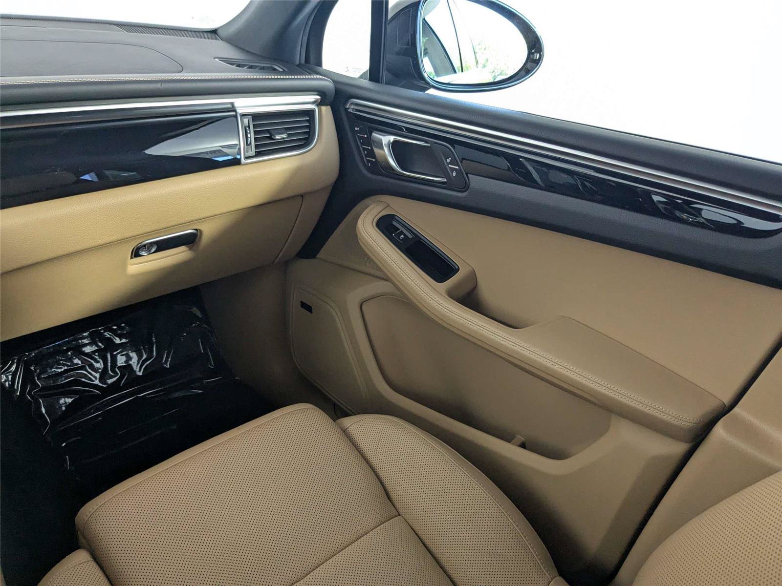 Used 2017 Porsche Macan AWD/4WD image 44