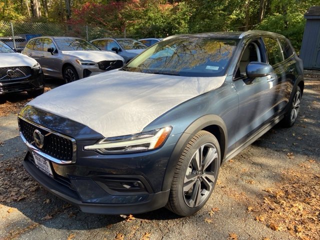 New 2026 Volvo V60 B5 Cross Country Plus w/ Climate Package image 3