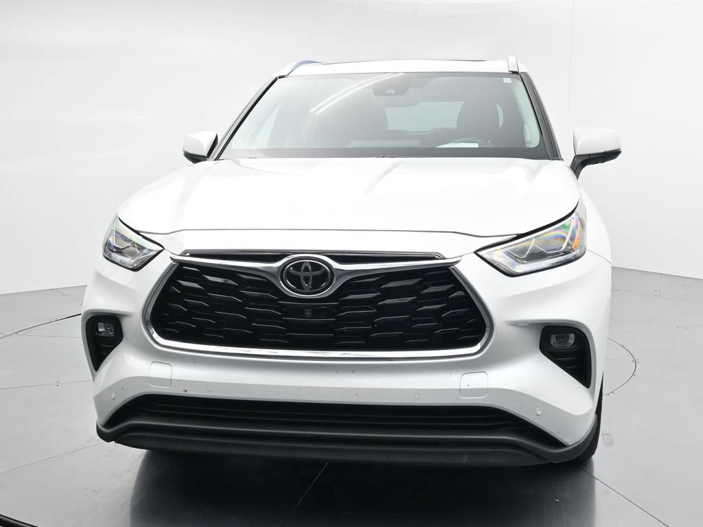 Used 2022 Toyota Highlander Limited AWD/4WD image 3