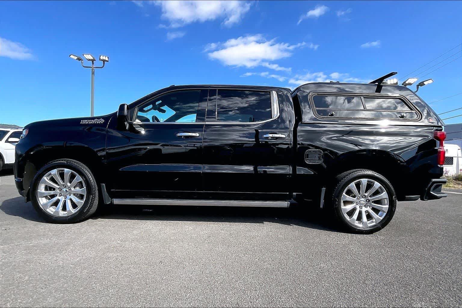 Used 2020 Chevrolet Silverado 1500 High Country w/ Technology Package AWD/4WD image 3