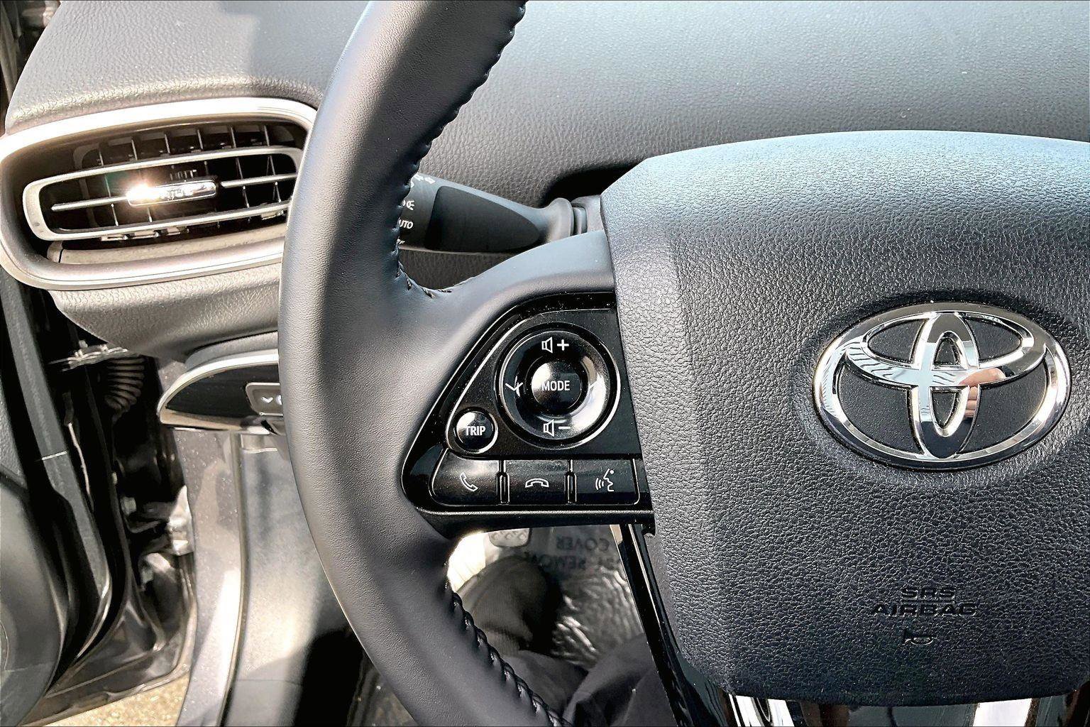 Used 2022 Toyota Prius Prime XLE image 16