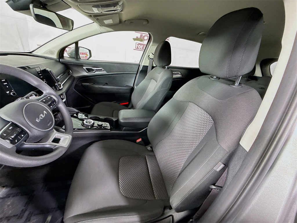 Used 2023 Kia Sportage LX image 24