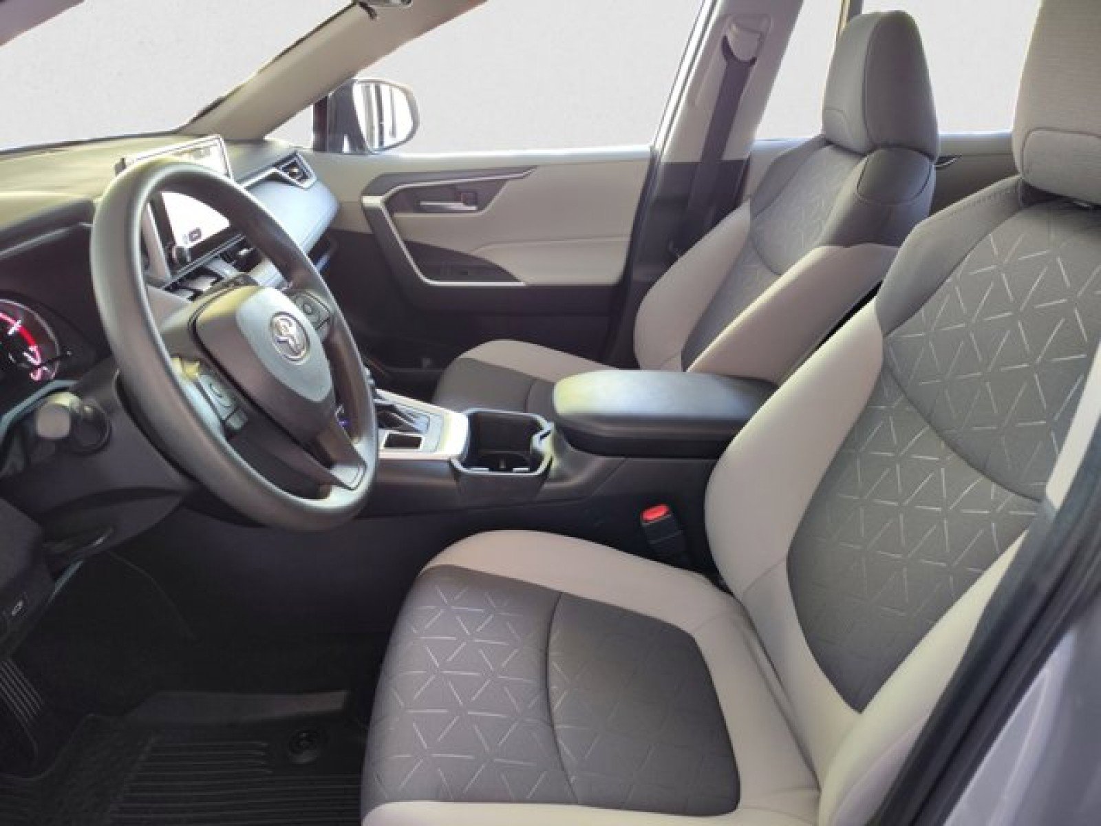 Used 2024 Toyota RAV4 XLE w/ Convenience Package image 11
