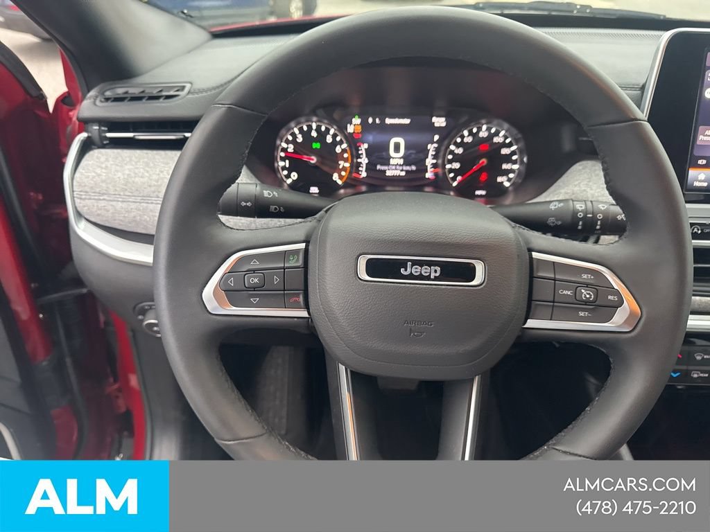 Used 2025 Jeep Compass Latitude AWD/4WD image 16