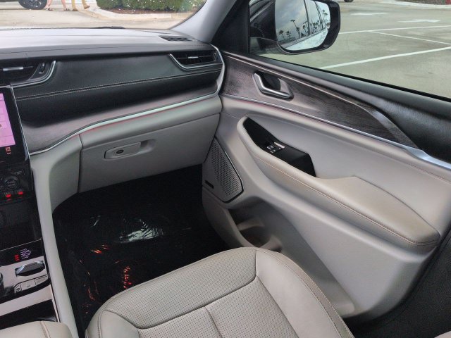 Used 2023 Jeep Grand Cherokee L Overland AWD/4WD image 17